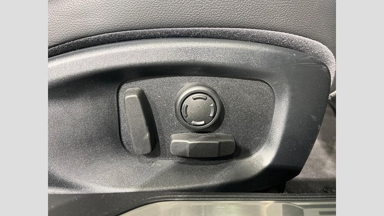 2017 認定中古車 Jaguar XE Fuji White 2WD R-スポーツ