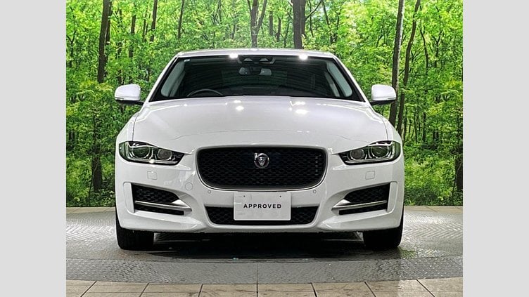 2017 認定中古車 Jaguar XE Fuji White 2WD R-スポーツ