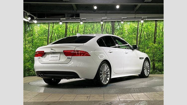 2017 認定中古車 Jaguar XE Fuji White 2WD R-スポーツ