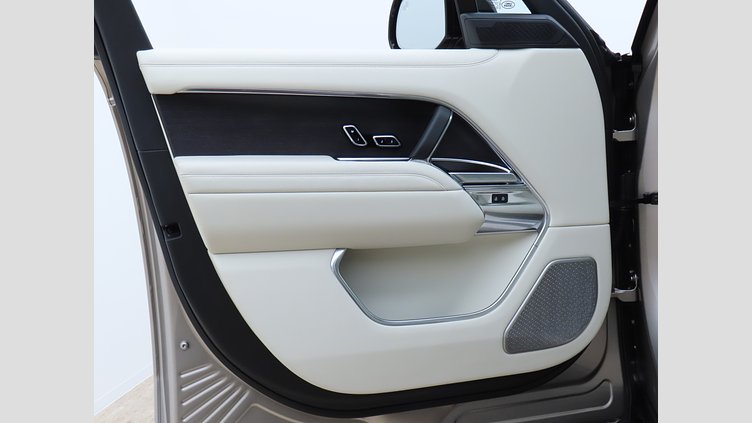 2024 認定中古車 Land Rover Range Rover バトゥミゴールド P530 AWD（AT） ロングホイールベース7席シート Autobiography