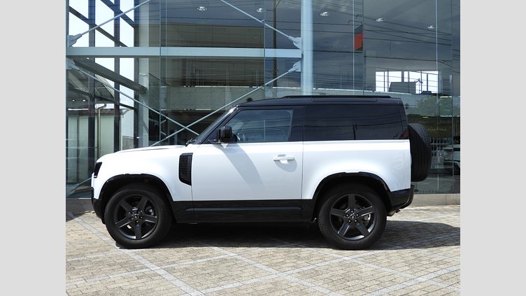 2022 認定中古車 Land Rover Defender 90 ユーロンホワイト P300 AWD（AT） X-DYNAMIC SE