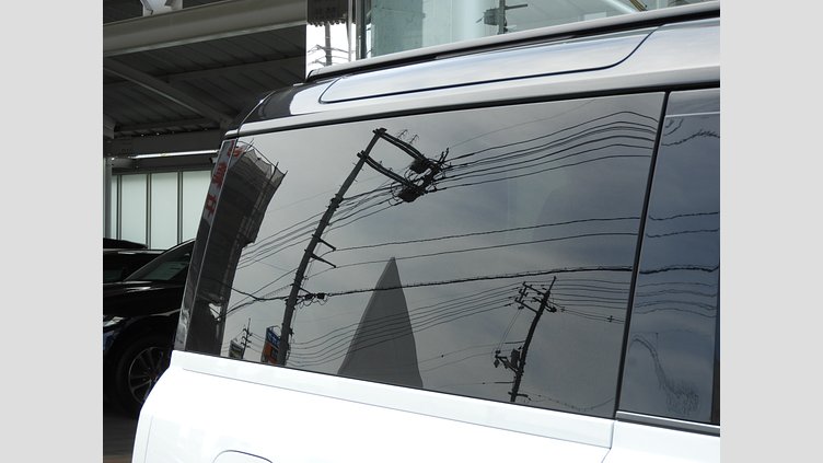 2022 認定中古車 Land Rover Defender 90 ユーロンホワイト P300 AWD（AT） X-DYNAMIC SE