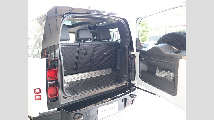 2022 認定中古車 Land Rover Defender 90 ユーロンホワイト P300 AWD（AT） X-DYNAMIC SE