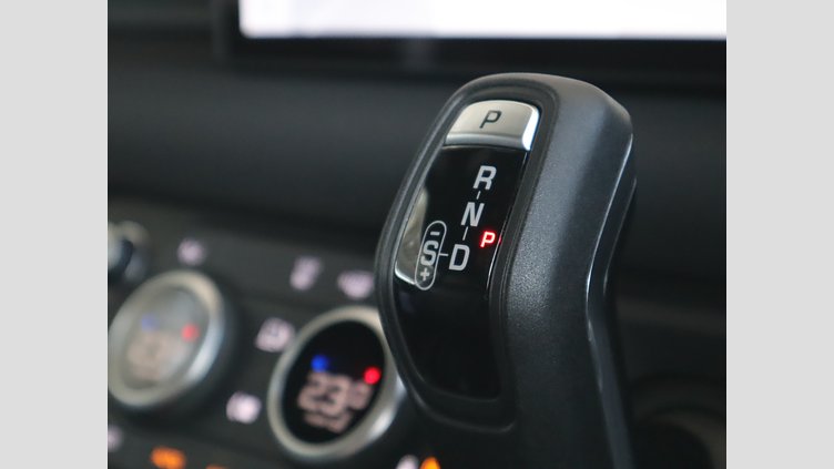 2022 認定中古車 Land Rover Defender 90 ユーロンホワイト P300 AWD（AT） X-DYNAMIC SE