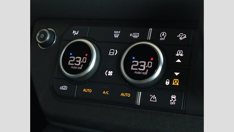 2022 認定中古車 Land Rover Defender 90 ユーロンホワイト P300 AWD（AT） X-DYNAMIC SE