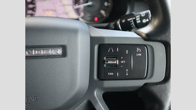 2022 認定中古車 Land Rover Defender 90 ユーロンホワイト P300 AWD（AT） X-DYNAMIC SE