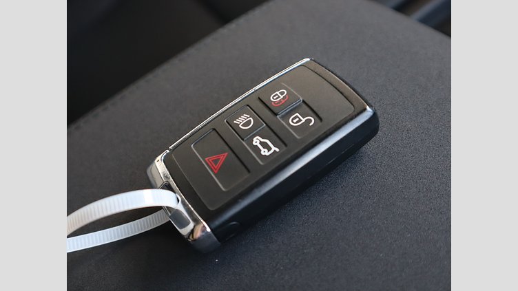 2022 認定中古車 Land Rover Defender 90 ユーロンホワイト P300 AWD（AT） X-DYNAMIC SE