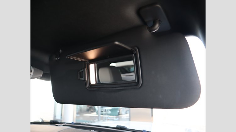 2022 認定中古車 Land Rover Defender 90 ユーロンホワイト P300 AWD（AT） X-DYNAMIC SE