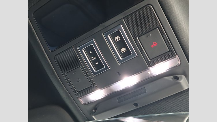 2022 認定中古車 Land Rover Defender 90 ユーロンホワイト P300 AWD（AT） X-DYNAMIC SE