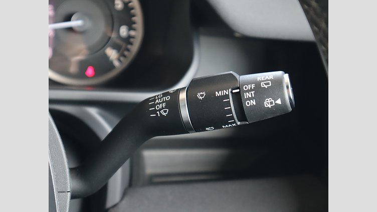 2022 認定中古車 Land Rover Defender 90 ユーロンホワイト P300 AWD（AT） X-DYNAMIC SE
