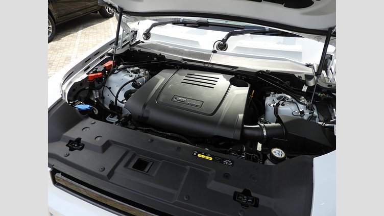 2022 認定中古車 Land Rover Defender 90 ユーロンホワイト P300 AWD（AT） X-DYNAMIC SE