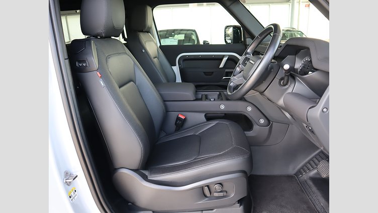 2022 認定中古車 Land Rover Defender 90 ユーロンホワイト P300 AWD（AT） X-DYNAMIC SE