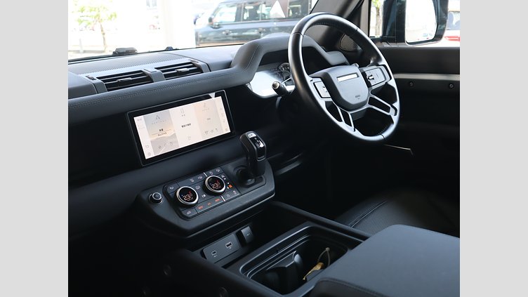2022 認定中古車 Land Rover Defender 90 ユーロンホワイト P300 AWD（AT） X-DYNAMIC SE