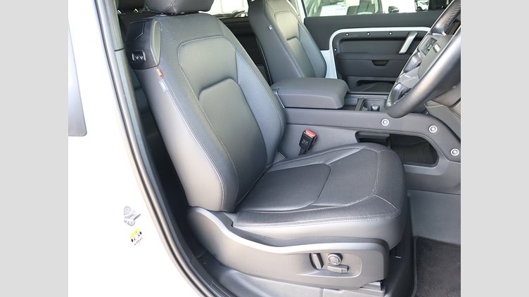 2022 認定中古車 Land Rover Defender 90 ユーロンホワイト P300 AWD（AT） X-DYNAMIC SE