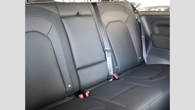 2022 認定中古車 Land Rover Defender 90 ユーロンホワイト P300 AWD（AT） X-DYNAMIC SE