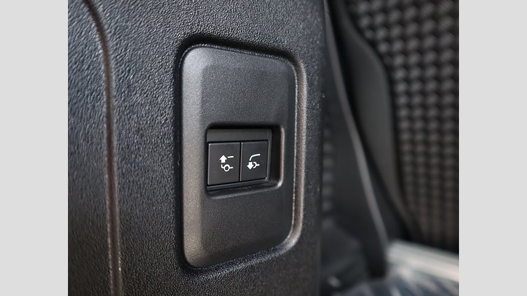 2022 認定中古車 Land Rover Defender 90 ユーロンホワイト P300 AWD（AT） X-DYNAMIC SE