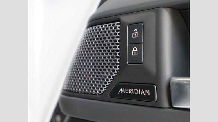 2022 認定中古車 Land Rover Defender 90 ユーロンホワイト P300 AWD（AT） X-DYNAMIC SE