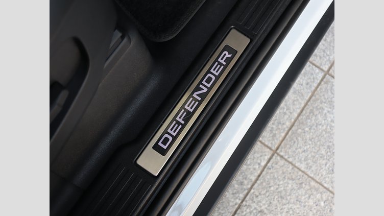 2022 認定中古車 Land Rover Defender 90 ユーロンホワイト P300 AWD（AT） X-DYNAMIC SE