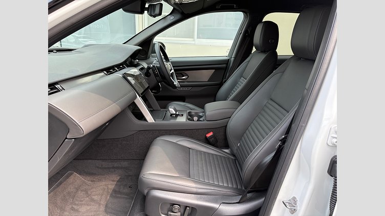 2024 認定中古車 Land Rover Discovery Sport フジホワイト プラグインハイブリッド（ガソリン） 標準ホイール Dynamic HSE