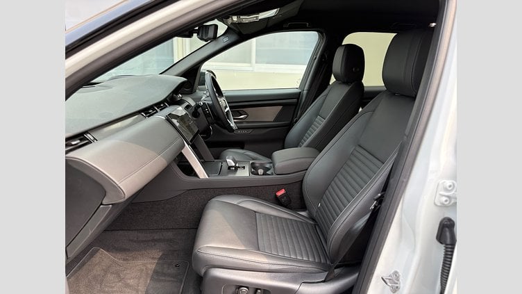 2024 認定中古車 Land Rover Discovery Sport フジホワイト プラグインハイブリッド（ガソリン） 標準ホイール Dynamic HSE