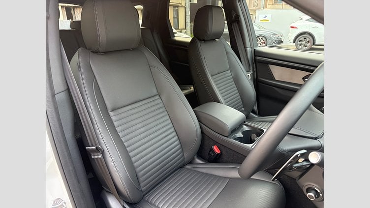 2024 認定中古車 Land Rover Discovery Sport フジホワイト プラグインハイブリッド（ガソリン） 標準ホイール Dynamic HSE