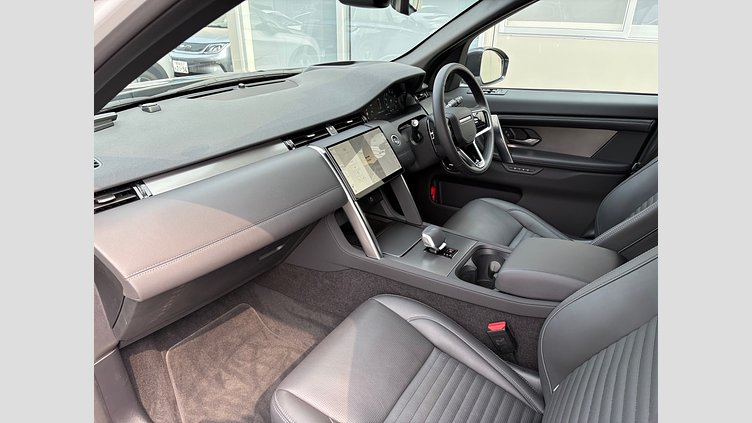 2024 認定中古車 Land Rover Discovery Sport フジホワイト プラグインハイブリッド（ガソリン） 標準ホイール Dynamic HSE