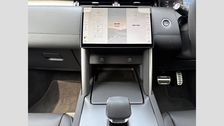 2024 認定中古車 Land Rover Discovery Sport フジホワイト プラグインハイブリッド（ガソリン） 標準ホイール Dynamic HSE
