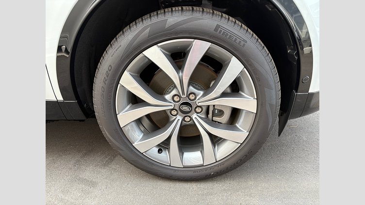 2024 認定中古車 Land Rover Discovery Sport フジホワイト プラグインハイブリッド（ガソリン） 標準ホイール Dynamic HSE