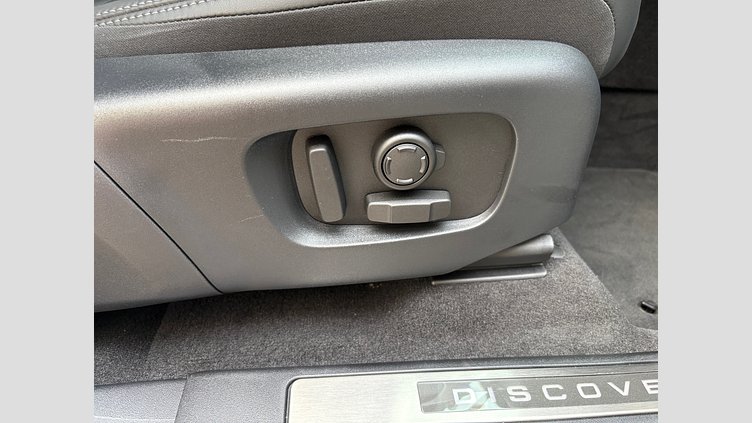 2024 認定中古車 Land Rover Discovery Sport フジホワイト プラグインハイブリッド（ガソリン） 標準ホイール Dynamic HSE