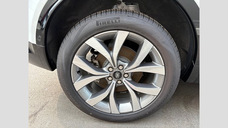 2024 認定中古車 Land Rover Discovery Sport フジホワイト プラグインハイブリッド（ガソリン） 標準ホイール Dynamic HSE