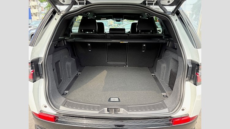 2024 認定中古車 Land Rover Discovery Sport フジホワイト プラグインハイブリッド（ガソリン） 標準ホイール Dynamic HSE