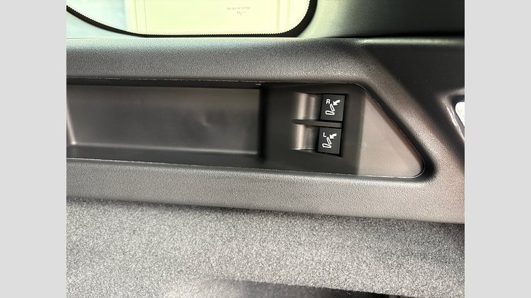 2024 認定中古車 Land Rover Discovery Sport フジホワイト プラグインハイブリッド（ガソリン） 標準ホイール Dynamic HSE