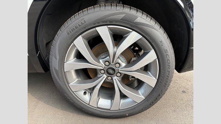 2024 認定中古車 Land Rover Discovery Sport フジホワイト プラグインハイブリッド（ガソリン） 標準ホイール Dynamic HSE