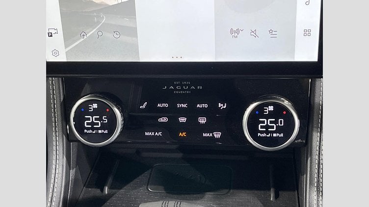 2023 認定中古車 Jaguar F-Pace サントリーニブラック P250 AWD（オートマチック） R-DYNAMIC SE