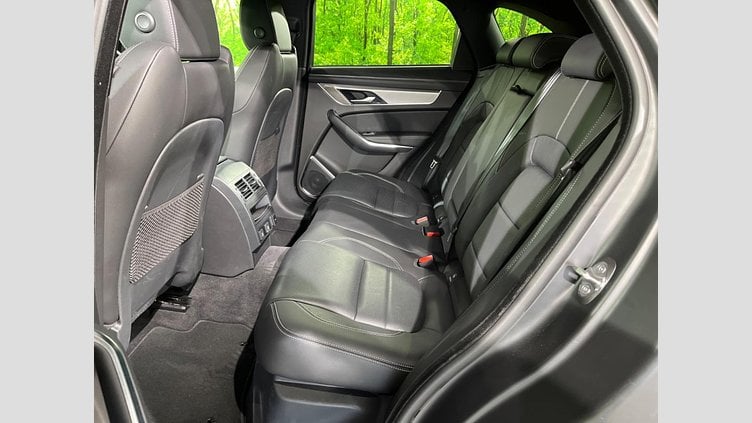 2023 認定中古車 Jaguar F-Pace サントリーニブラック P250 AWD（オートマチック） R-DYNAMIC SE