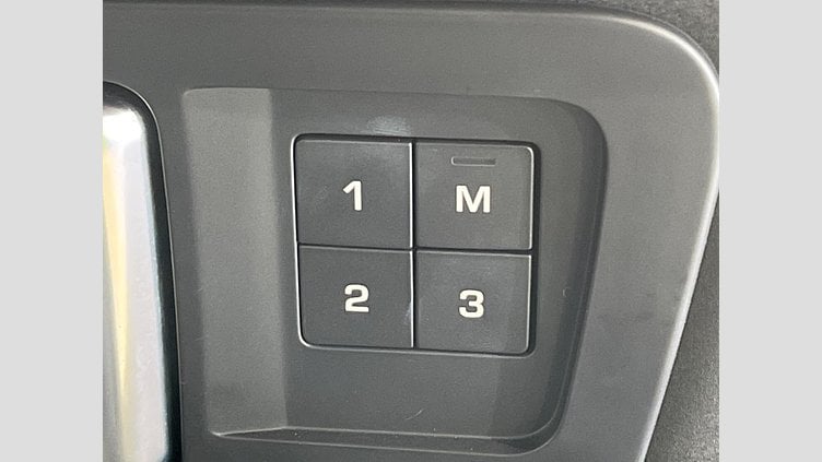 2015 認定中古車 Land Rover Discovery Sport Santorini Black 2.0 litre Si4 Petrol HSE