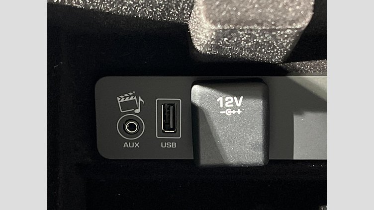 2015 認定中古車 Land Rover Discovery Sport Santorini Black 2.0 litre Si4 Petrol HSE