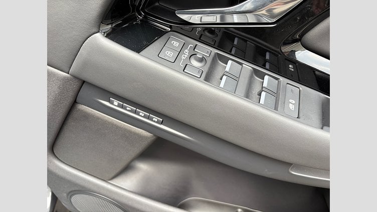 2024 認定中古車 Land Rover Range Rover Evoque カルパチアングレイ P300eプラグインハイブリッド（ガソリン） スタンダードホイールベース DYNAMIC HSE