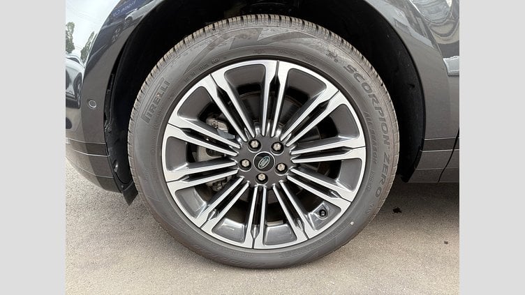 2024 認定中古車 Land Rover Range Rover Evoque カルパチアングレイ P300eプラグインハイブリッド（ガソリン） スタンダードホイールベース DYNAMIC HSE