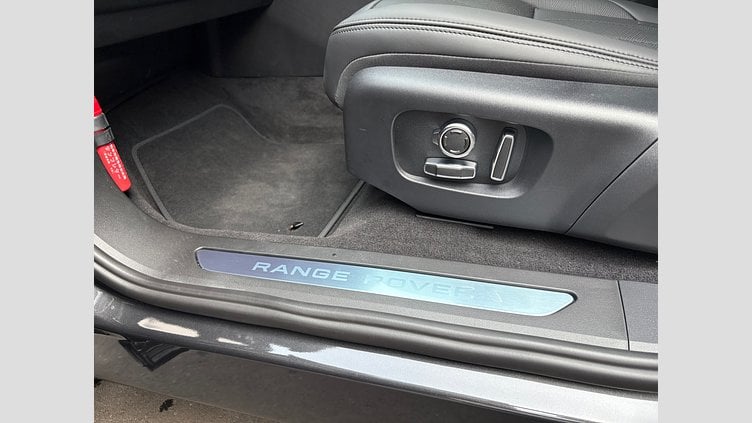 2024 認定中古車 Land Rover Range Rover Evoque カルパチアングレイ P300eプラグインハイブリッド（ガソリン） スタンダードホイールベース DYNAMIC HSE