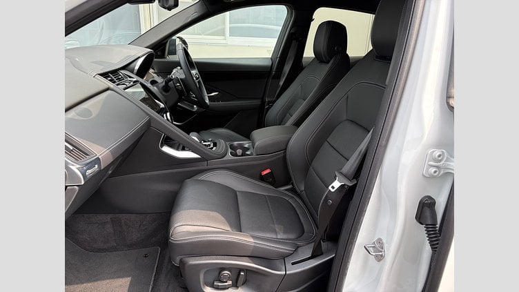 2024 認定中古車 Jaguar E-Pace フジホワイト D200マイルドハイブリッド（ディーゼル） R-DYNAMIC SE