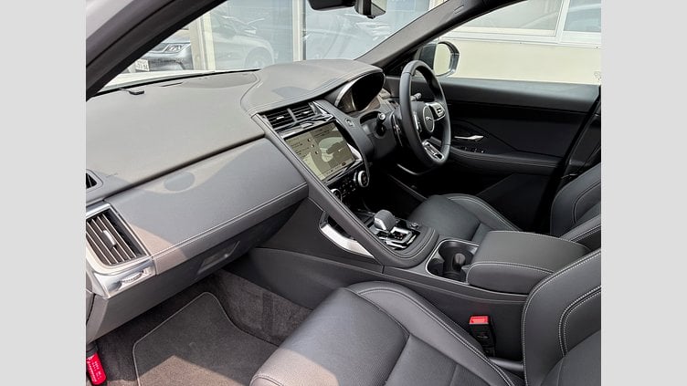 2024 認定中古車 Jaguar E-Pace フジホワイト D200マイルドハイブリッド（ディーゼル） R-DYNAMIC SE