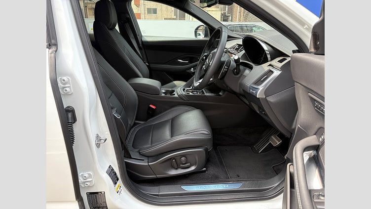 2024 認定中古車 Jaguar E-Pace フジホワイト D200マイルドハイブリッド（ディーゼル） R-DYNAMIC SE