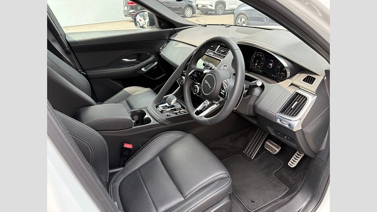 2024 認定中古車 Jaguar E-Pace フジホワイト D200マイルドハイブリッド（ディーゼル） R-DYNAMIC SE