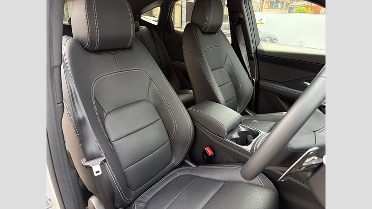 2024 認定中古車 Jaguar E-Pace フジホワイト D200マイルドハイブリッド（ディーゼル） R-DYNAMIC SE