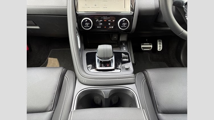 2024 認定中古車 Jaguar E-Pace フジホワイト D200マイルドハイブリッド（ディーゼル） R-DYNAMIC SE