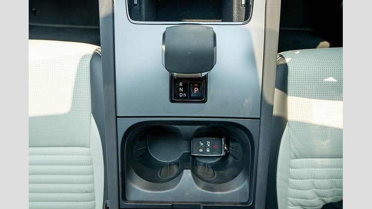 2023 認定中古車 Land Rover Discovery Sport ヴァレジネブルー D200マイルドハイブリッド（ディーゼル） 標準ホイール DYNAMIC SE
