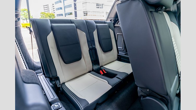 2023 認定中古車 Land Rover Discovery Sport ヴァレジネブルー D200マイルドハイブリッド（ディーゼル） 標準ホイール DYNAMIC SE