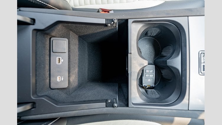 2023 認定中古車 Land Rover Discovery Sport ヴァレジネブルー D200マイルドハイブリッド（ディーゼル） 標準ホイール DYNAMIC SE