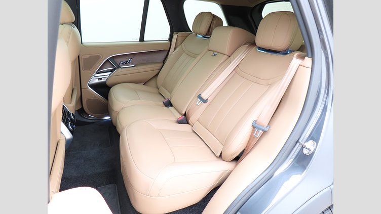 2025 認定中古車 Land Rover Range Rover カルパチアングレイ P550 AWD PHEV（AT） スタンダードホイールベース HSE
